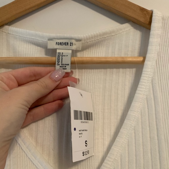 White button down top - Picture 2 of 4